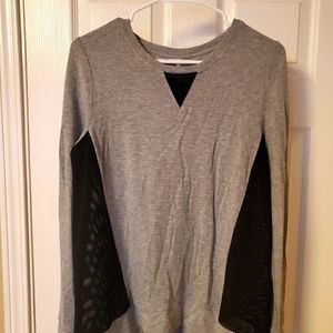🎁 NWT. Kensie gray & Black mesh sweater. Size M